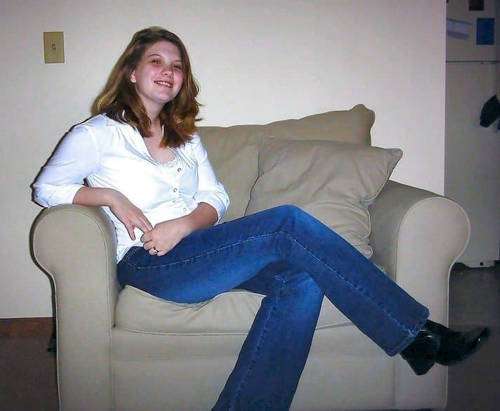 Sharon spreads her wife cunt for us