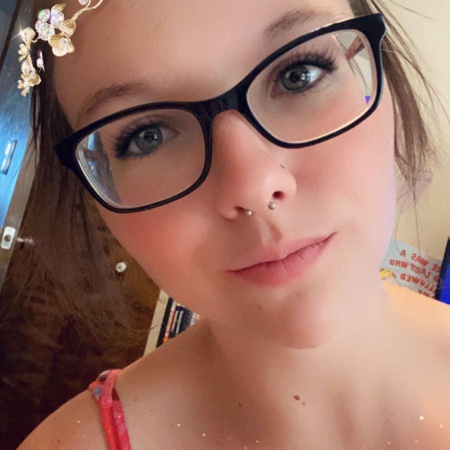 big ass michigan slut showing off her round ass!