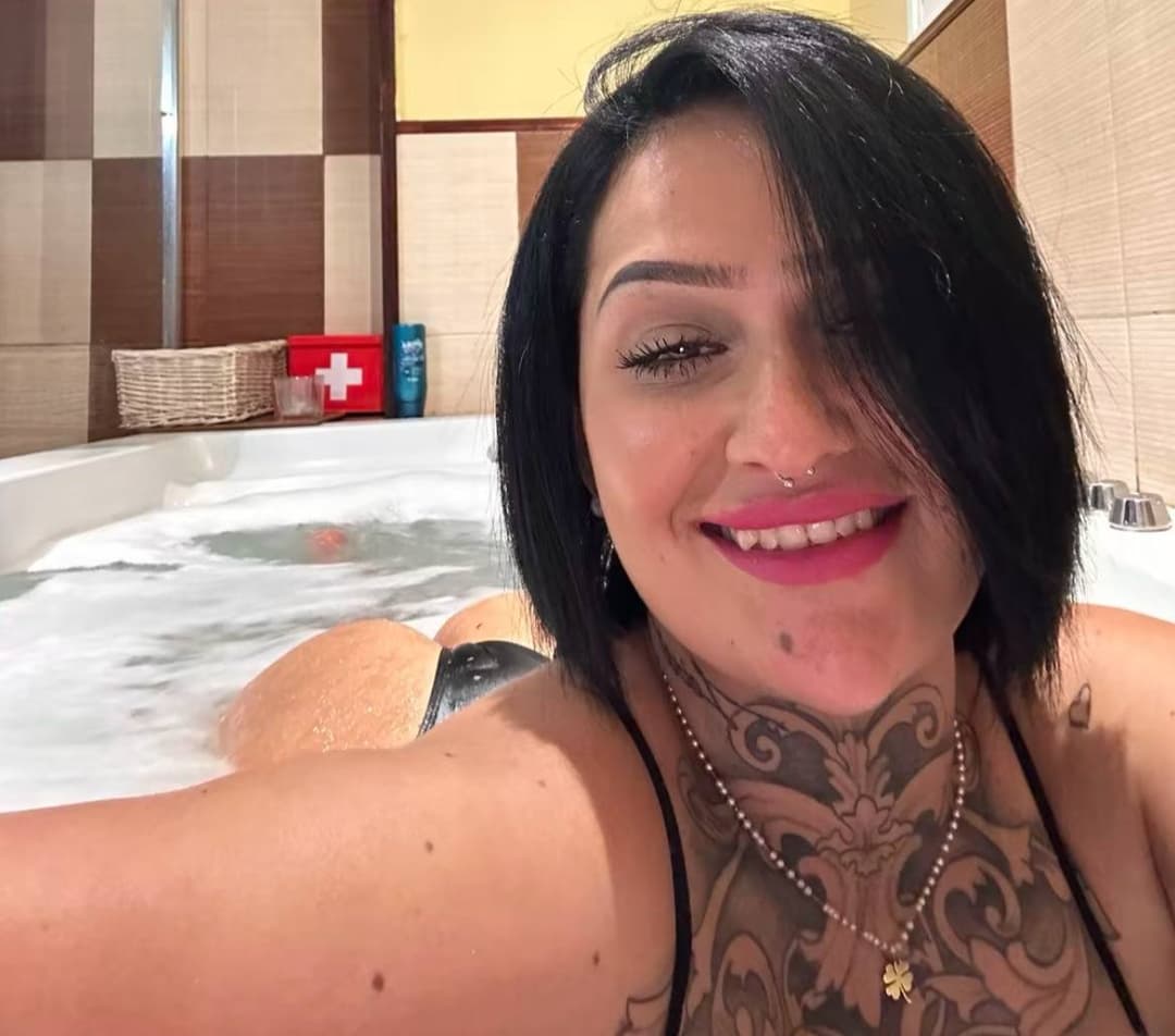 Mery, va de chula y es una puta barata más