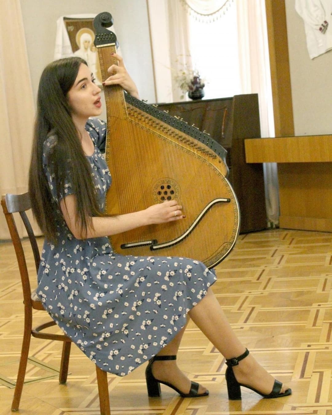 Sexy lips hot feet slut. High heel