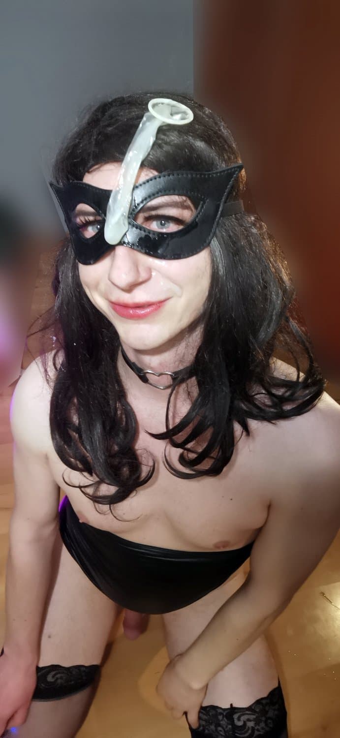 Sissy posing with used condom filled with own cum (DIIIANA)