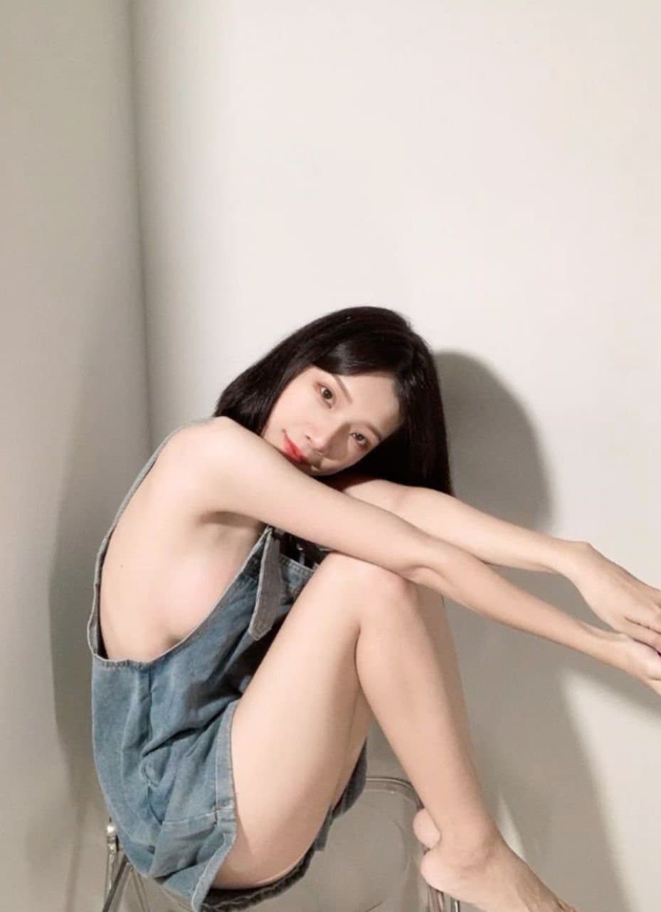 Sexy short hair Asian babe