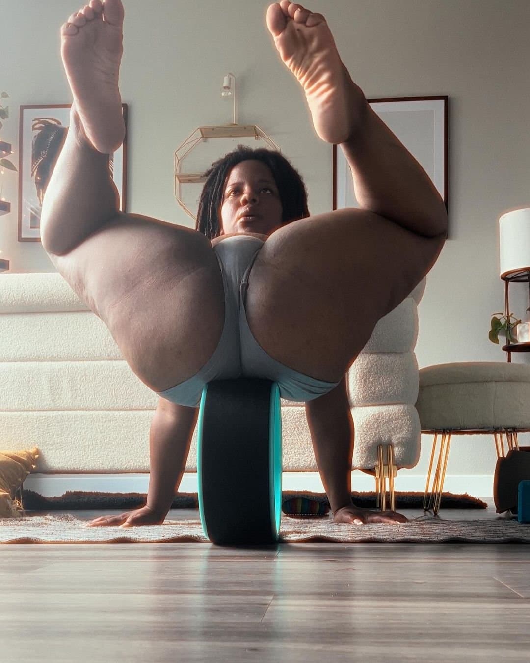 Thick flexible ebony baddie