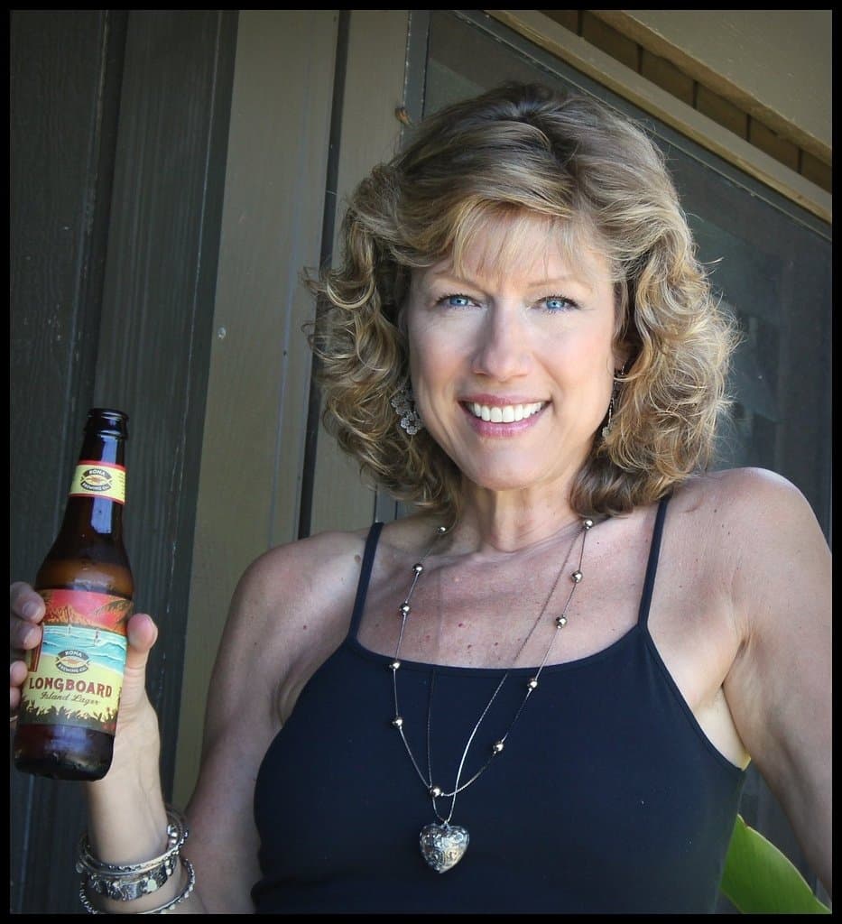 Gorgeous GILF Mary shows off her banging body