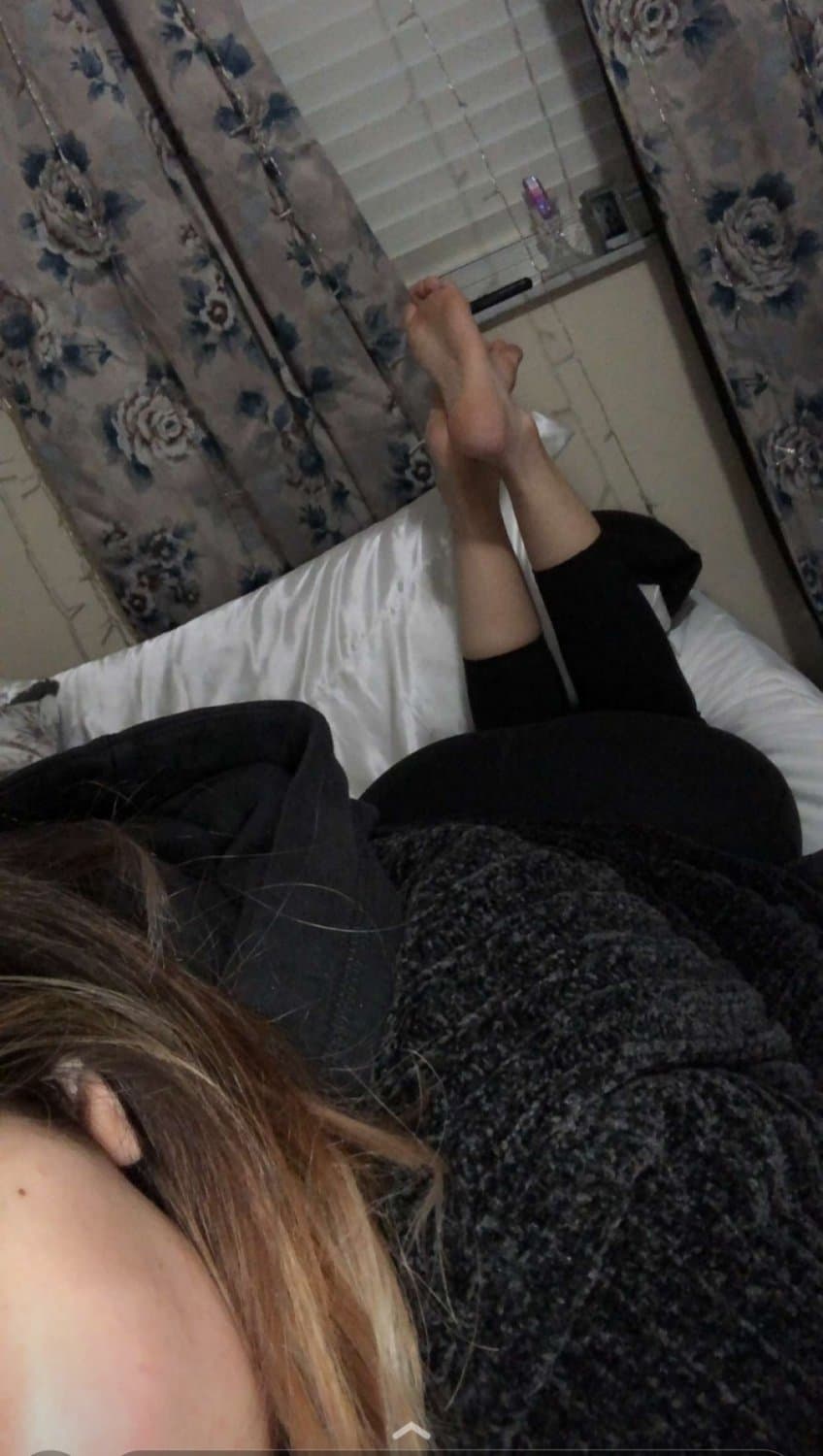 Click to view full size 18 YEAR OLD SLUT LEAKED PICS(CHECK OTHER ALBUM FOR NAKED PICS NSFW)