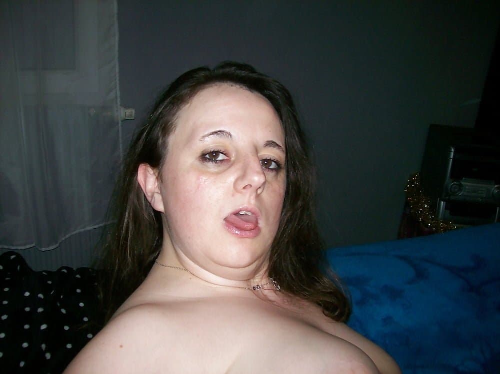 Je suis disponible pour vous venez nombreux pour me pissé dessus et me fécondé