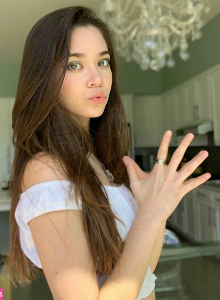 Mixed German-Korean model MELODI FLACK deserves your baby oil covering her pretty face