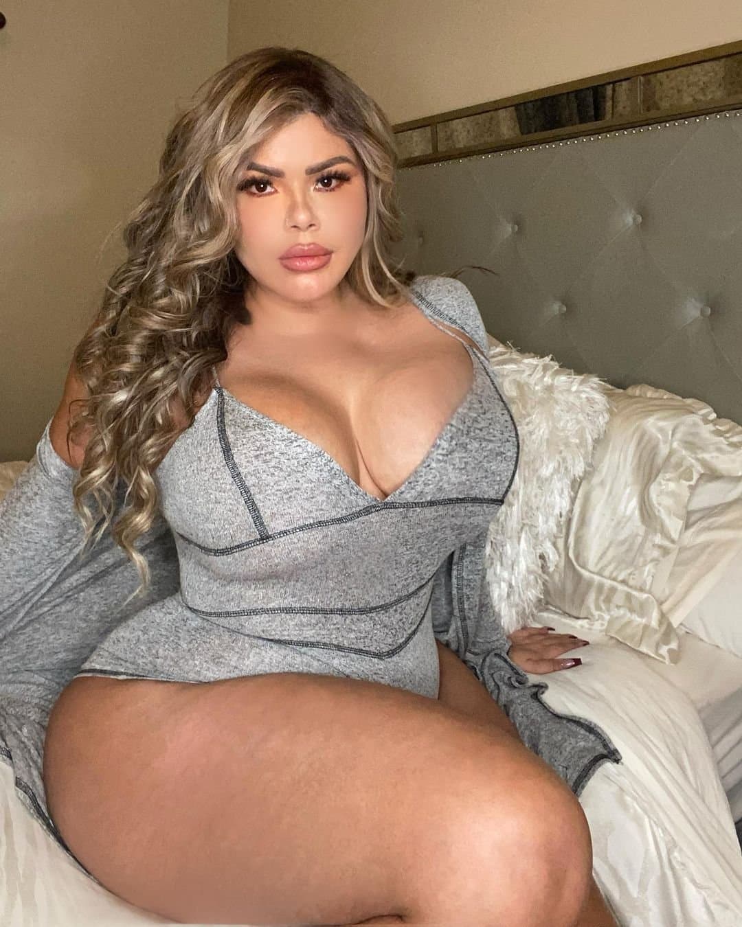 Michele Mendez Gordinha Loira Muito Gostosa