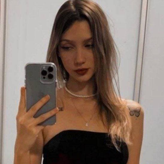 Caiu em βιΘ! Novinha magrinha dando cuzinho apertadinho