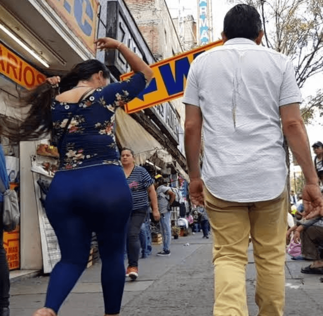 JOVITA SARABIA PASEANDOSE CON SU ENORME CULO EN LICRAS EN SU TRABAJO UNA GRAN PUTA DE LA MERCED