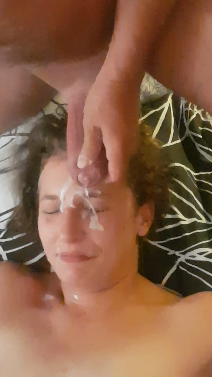 Amateur Dutch slut Claudia is a cum lover (Spermasletje)