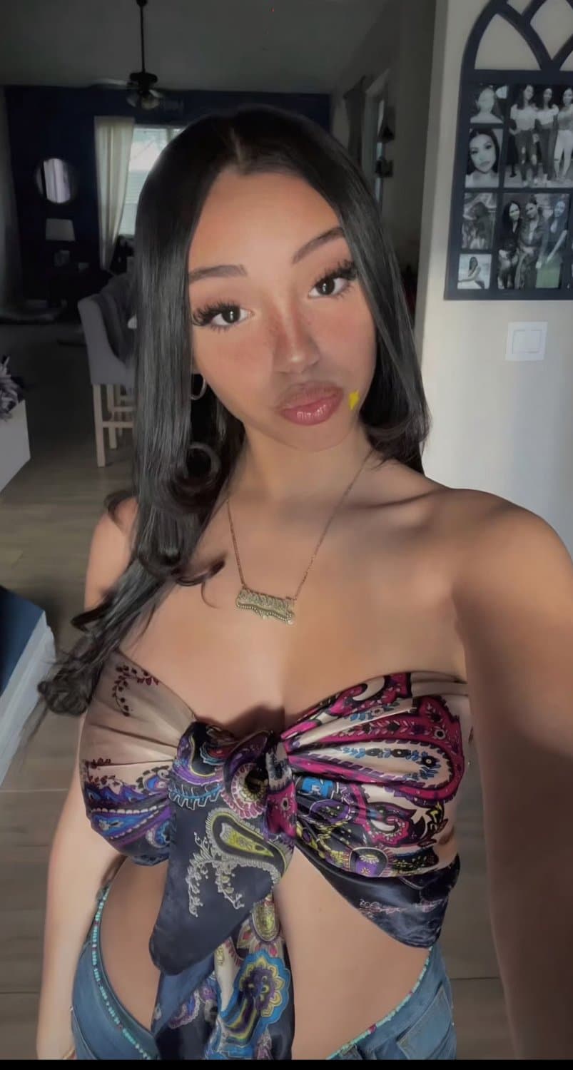 sexy latina irl shows off her breats hmu for more