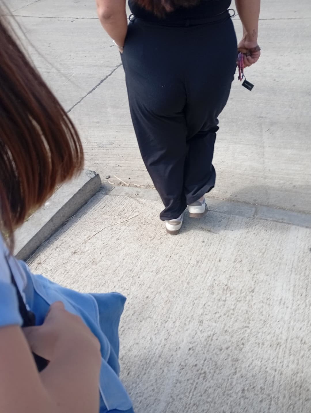 Fotos a escondidas de estas putas gordas creo k me descubrieron ?