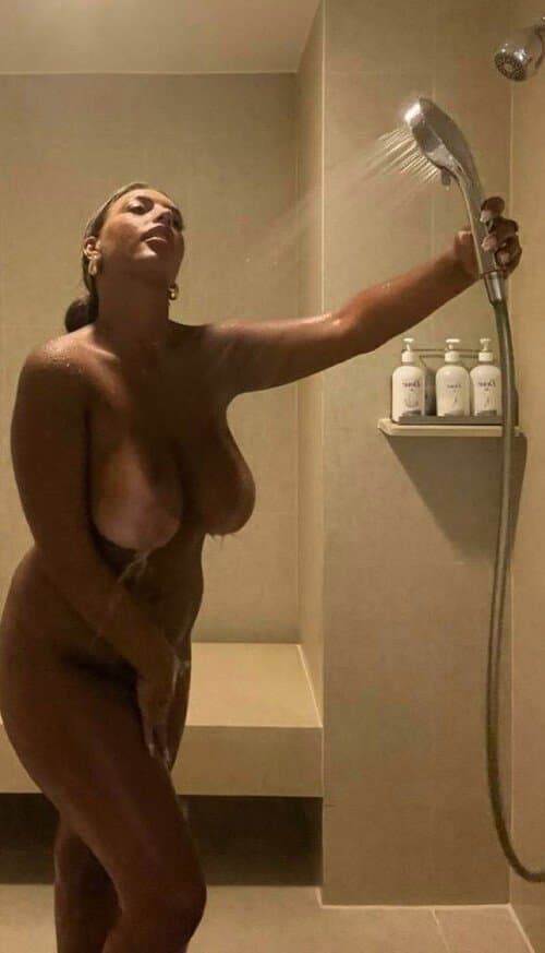 Alanna tetona hermosa.