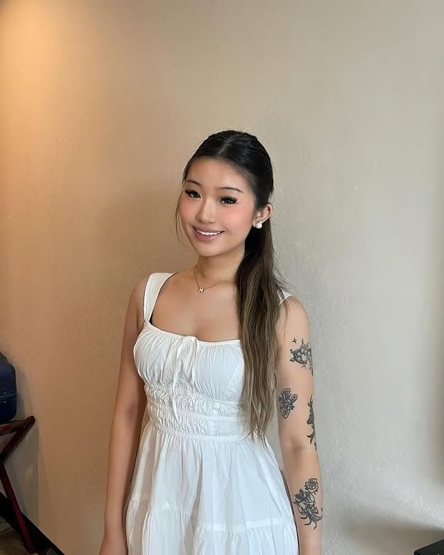 Sexy petite ABG teen Leilani