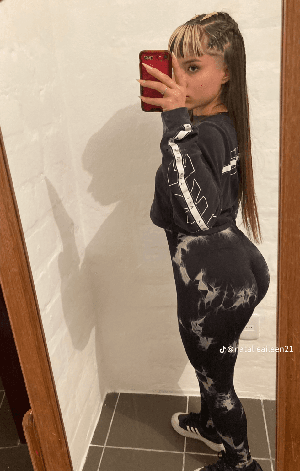 Putas hermosas pendejas con calza levanta cola gym hermosas culonas divinas como nos gustan??