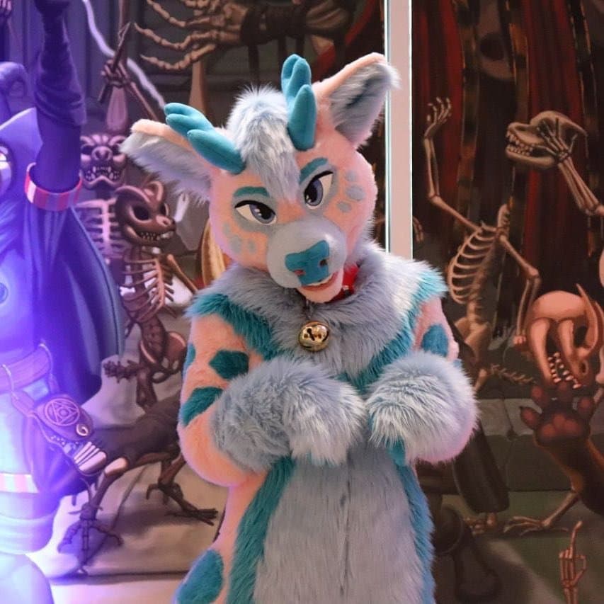 [FURRY] ??? british twink femboy furry with fat ass in deer fursuit (ďêëř_mäġâņ/ďêëřmäġâņäď)