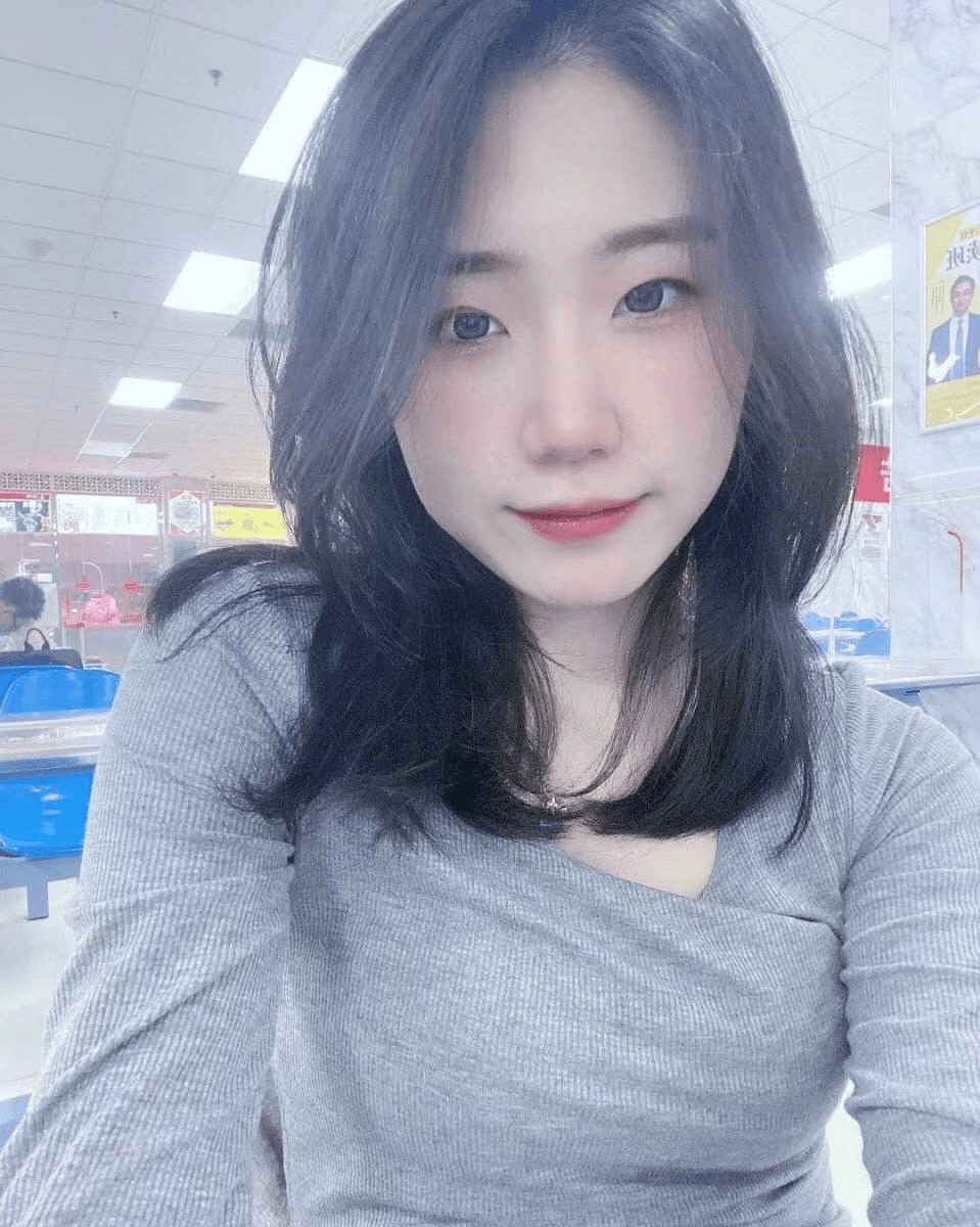 AZN pretty on graduation ceremony