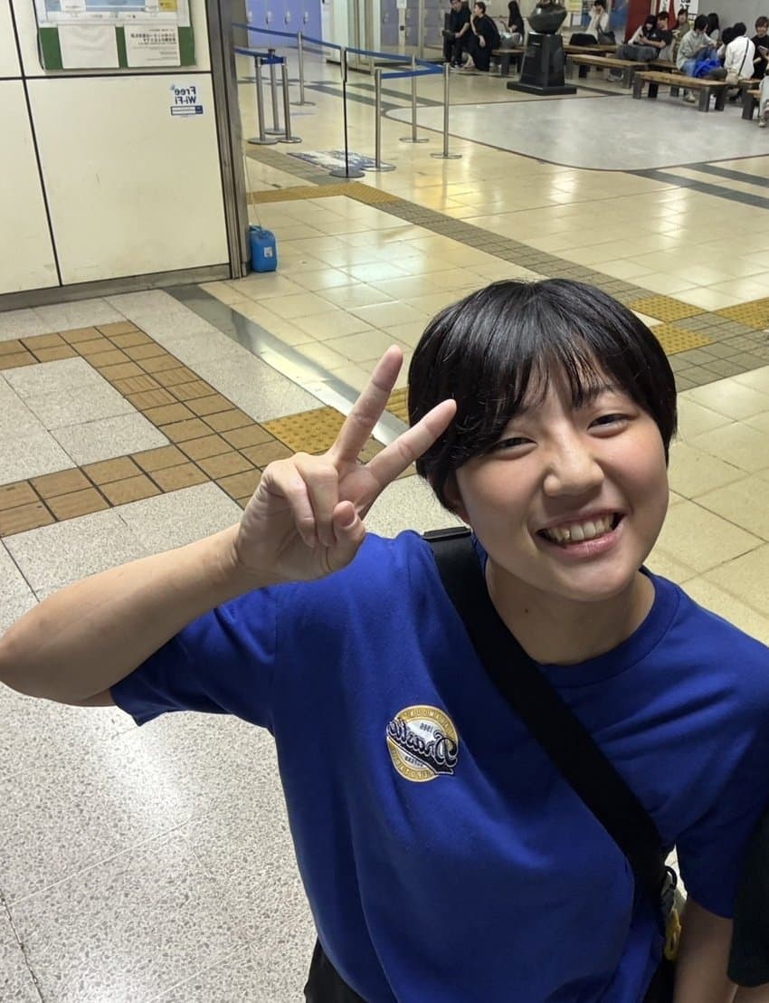 Japanese female college student gets naked?