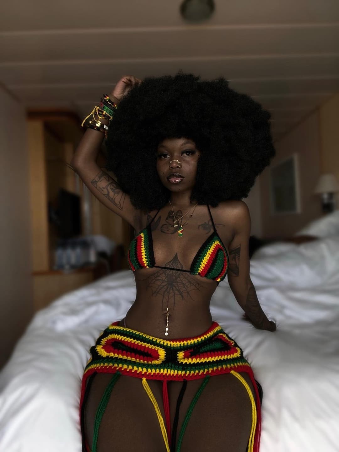 Sexy slim thick dark skin ebony ?