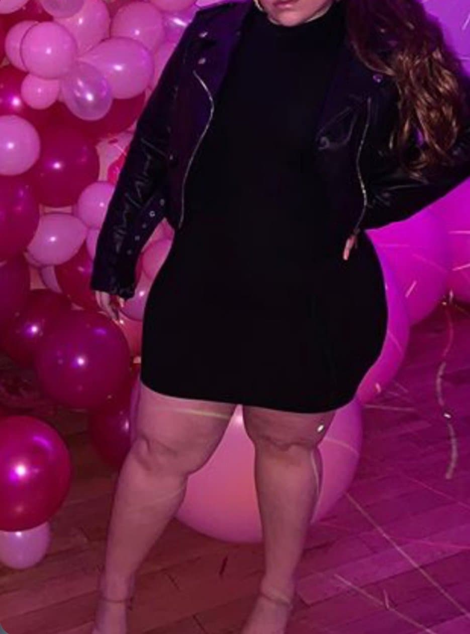 Pretty red big booty bitch ?