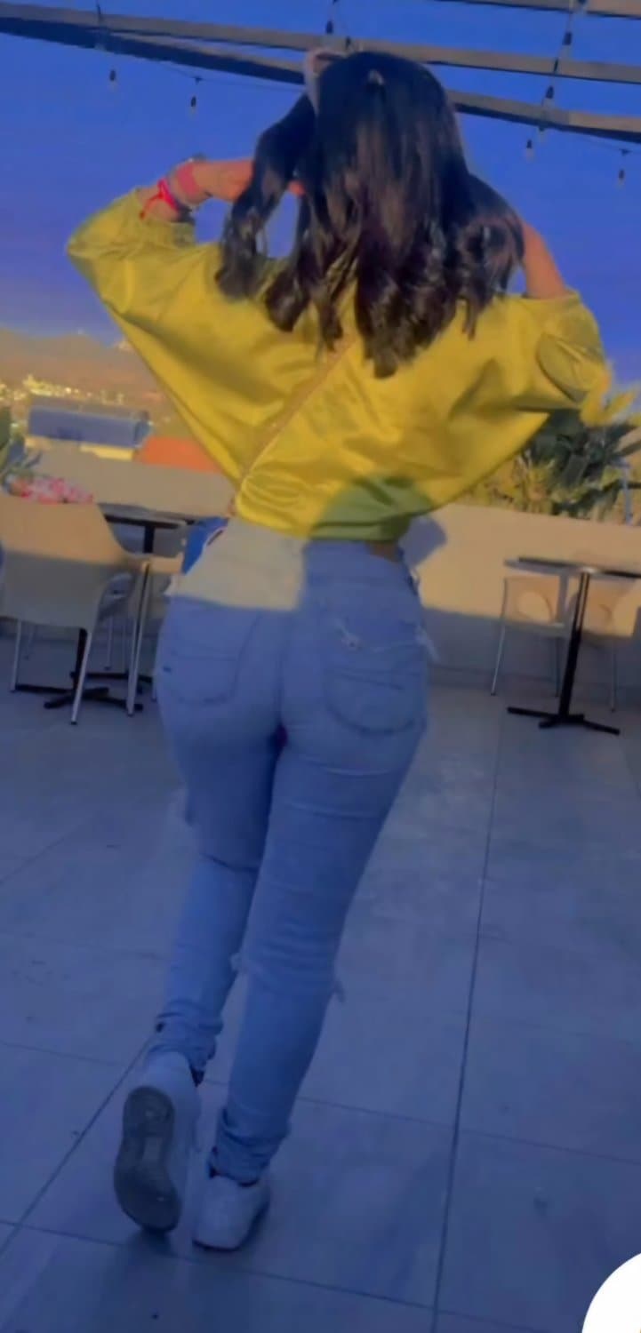 Chaparrita nalgona con algunos fakes