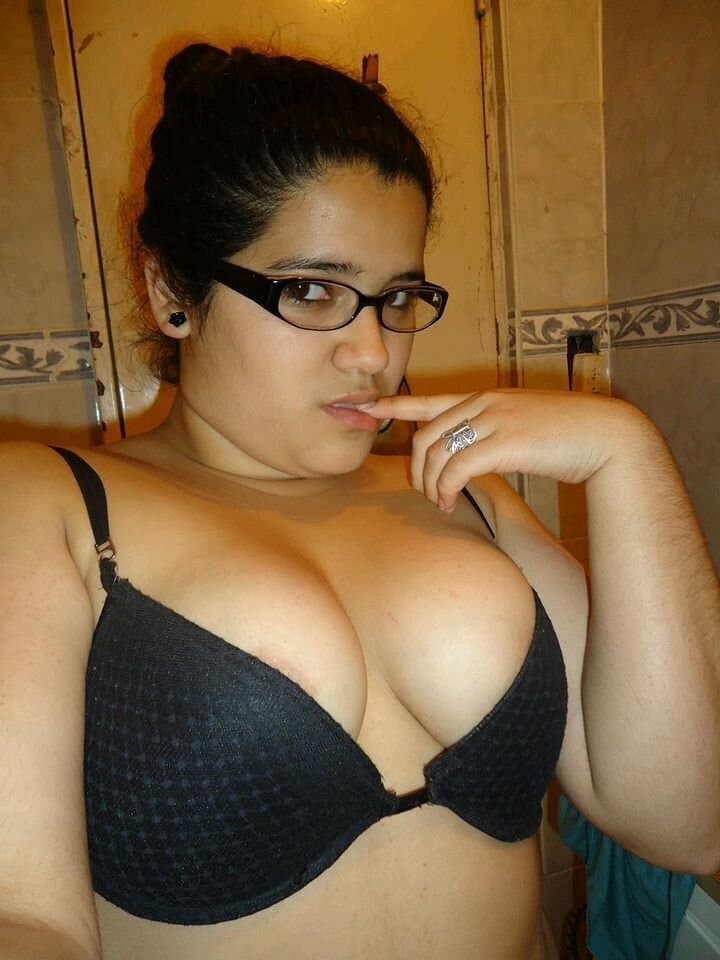 Click to view full size Cin mostrando las tetas