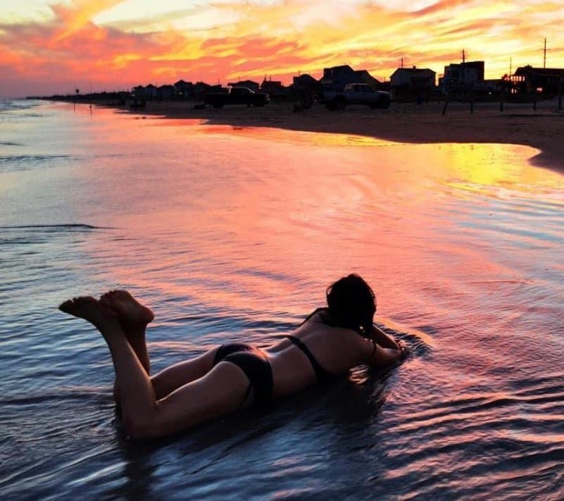 Makenna, 23yo, canada, masters uni student, DD-cups, 100cm hip, 70cm waist, 5’6”