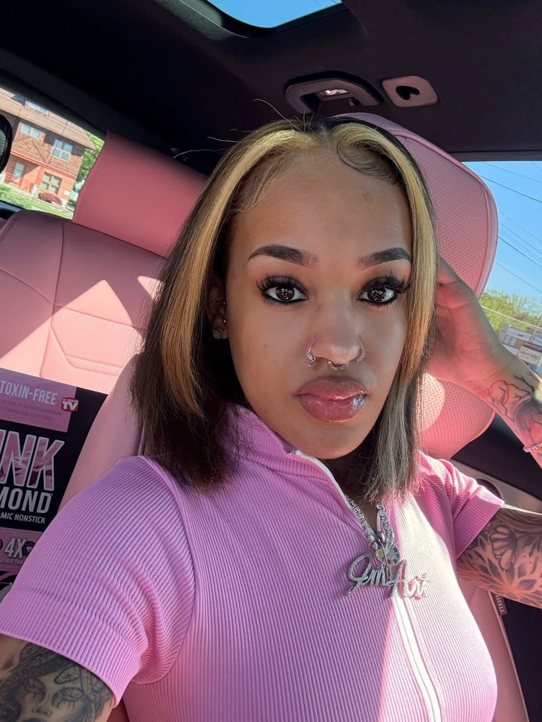 Fit ebony with phat ass & phat pussy print ???