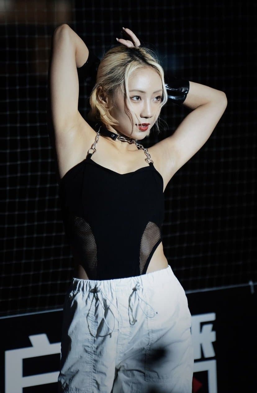 Asia blonde hair sexy girl