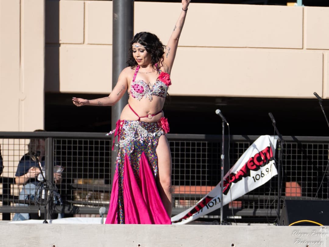 Wonder if this "Cindy" was thinking about her belly dancing or stand up act with his dick up her ass