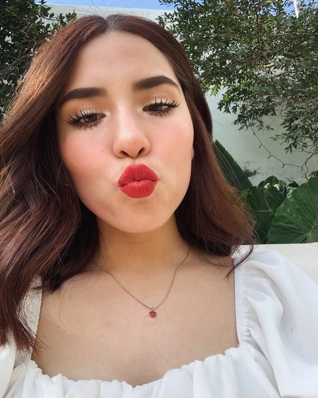 Más de ella casi 20 años.