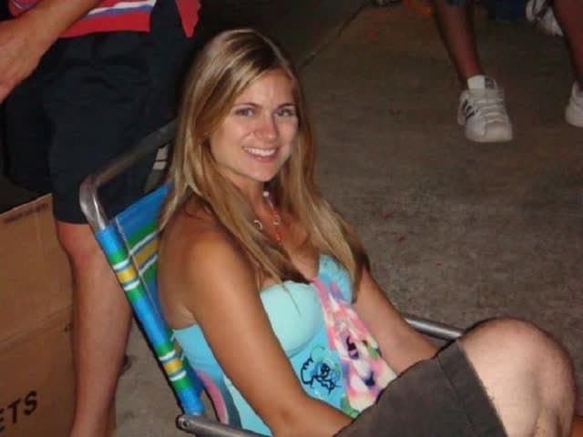 She went to a party without panties before fucking and showing her broken ass