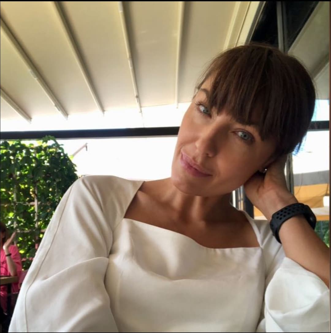 Ukrainian classy MILF. To exchange files message on KIK with same username as here