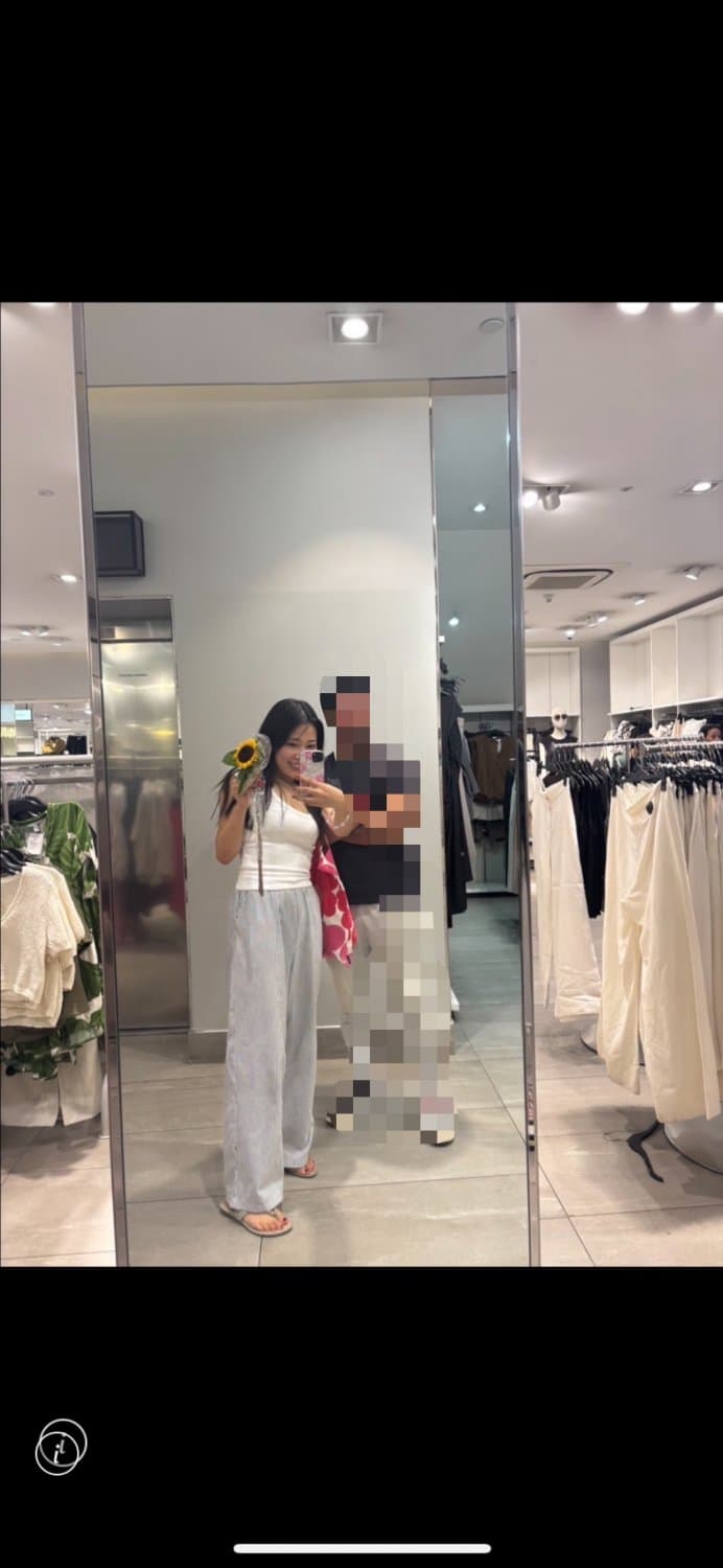 Crazy Japanese Girl shows feet in India loves indian men cheats on me in India