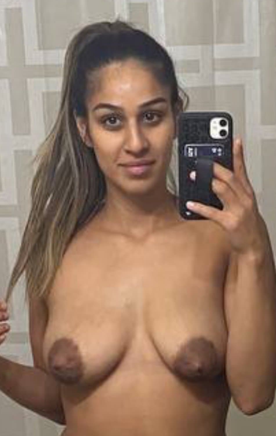 Pakistani Wife Nudes Leaked by Husband