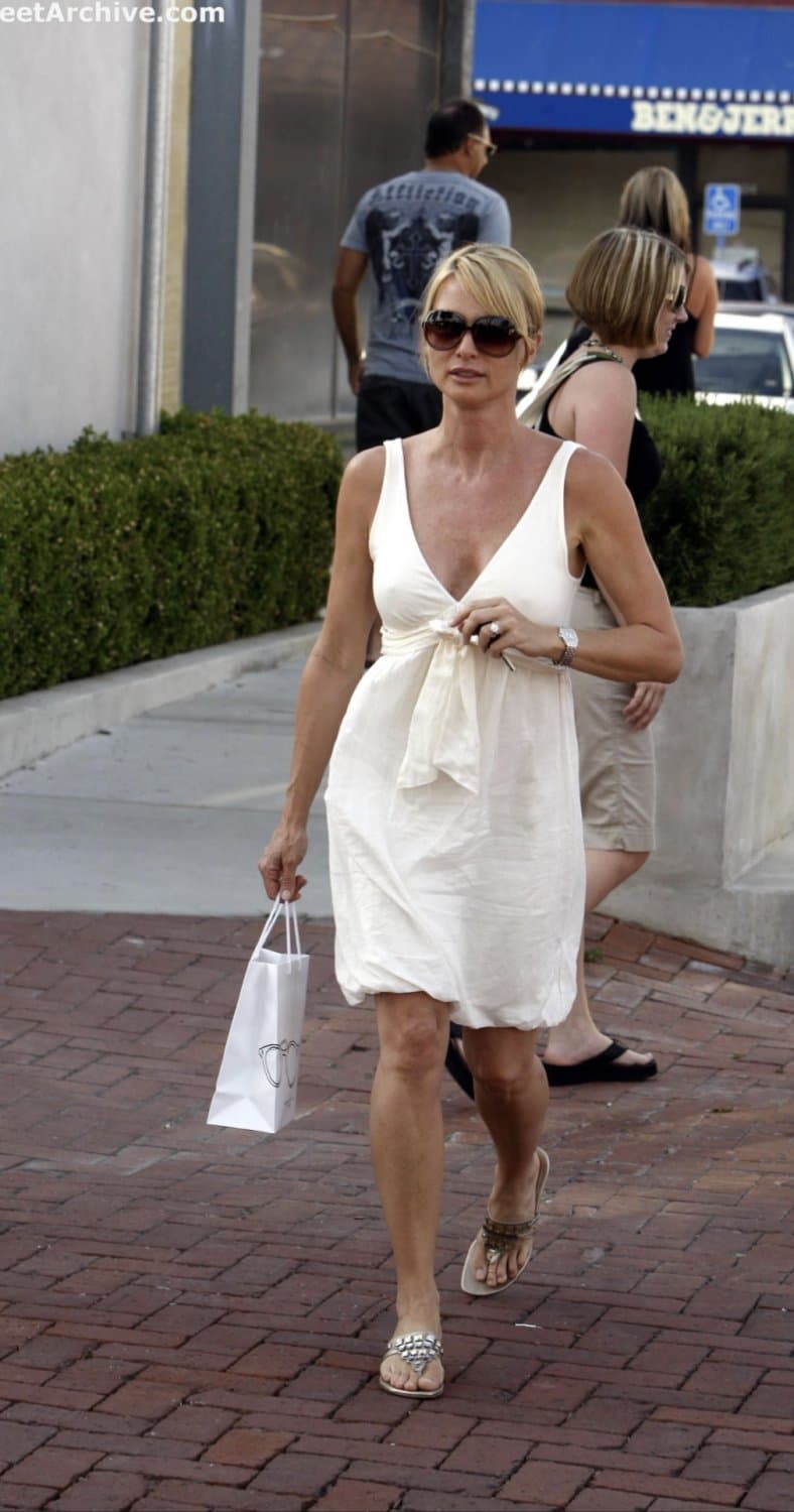 Nicollette Sheridan in platform flip flops