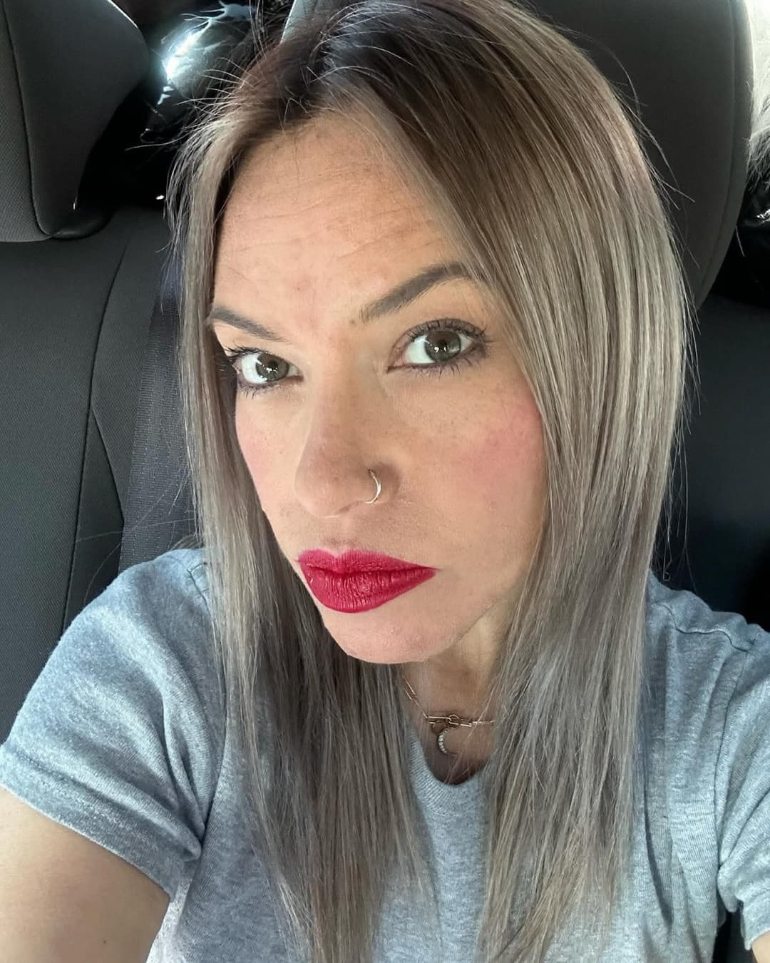 Haberme cogido a la mamá y unos años mas tarde a su hija fue excitante, las dos la chupan delicioso