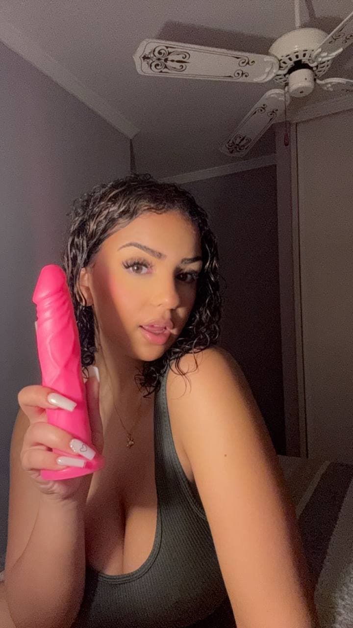 Arab teen tries dildo for the first time LEAK ?