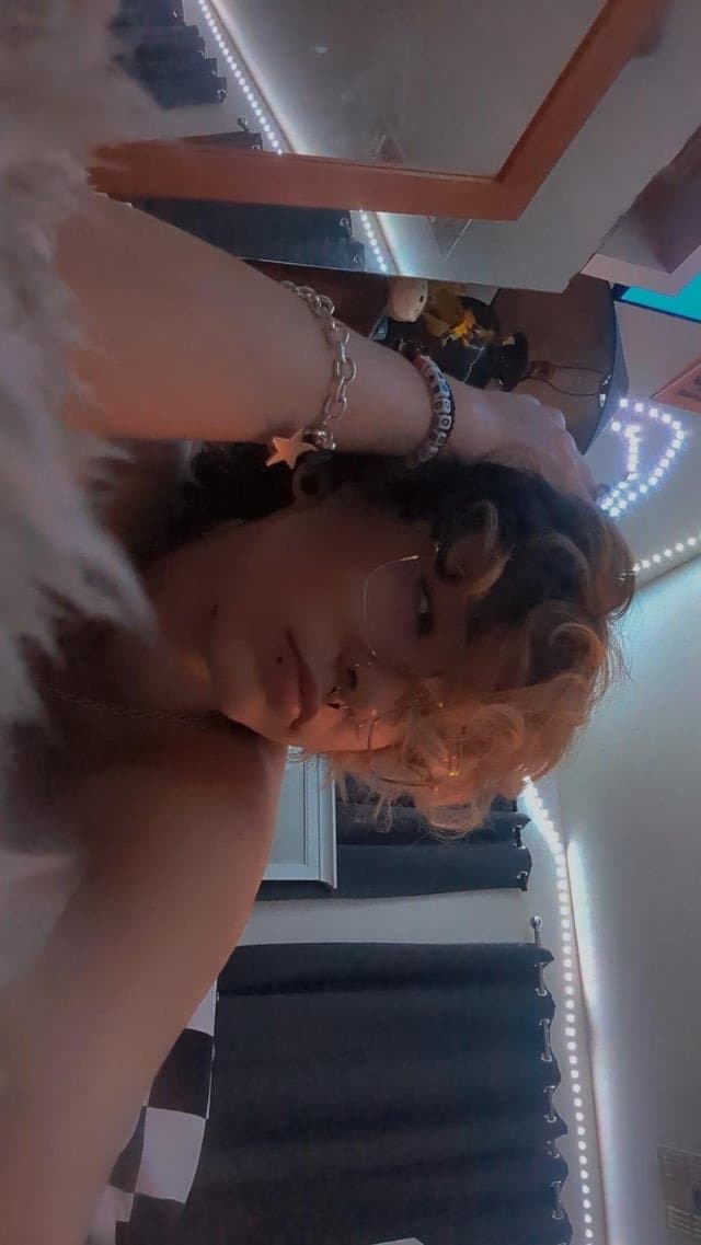 Tomboy short Hair Dyke stud Ren