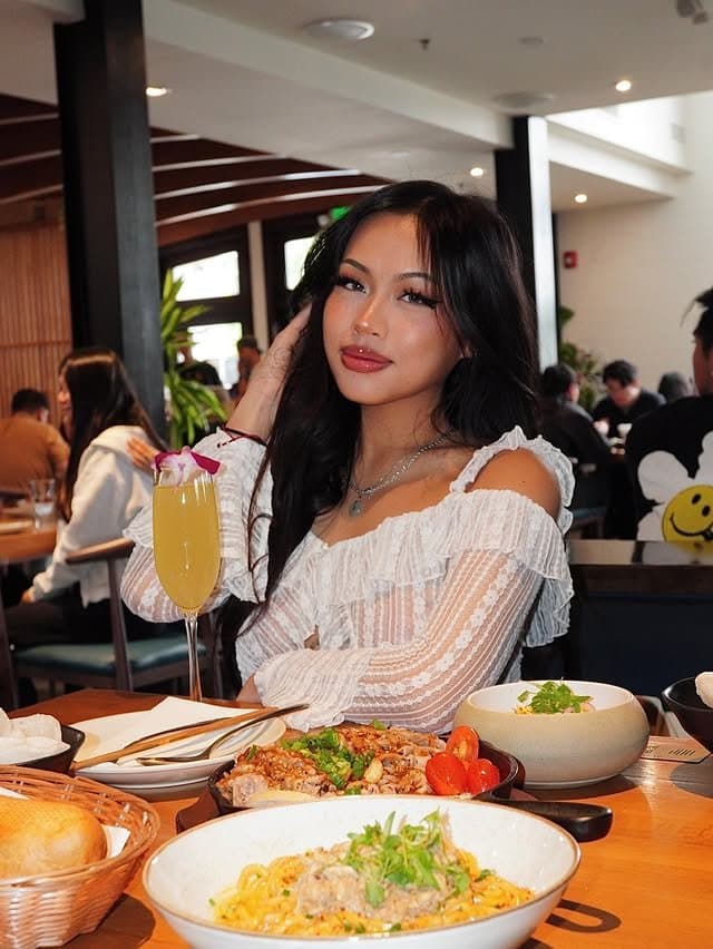 Sexy phat ass ABG teen Noelle