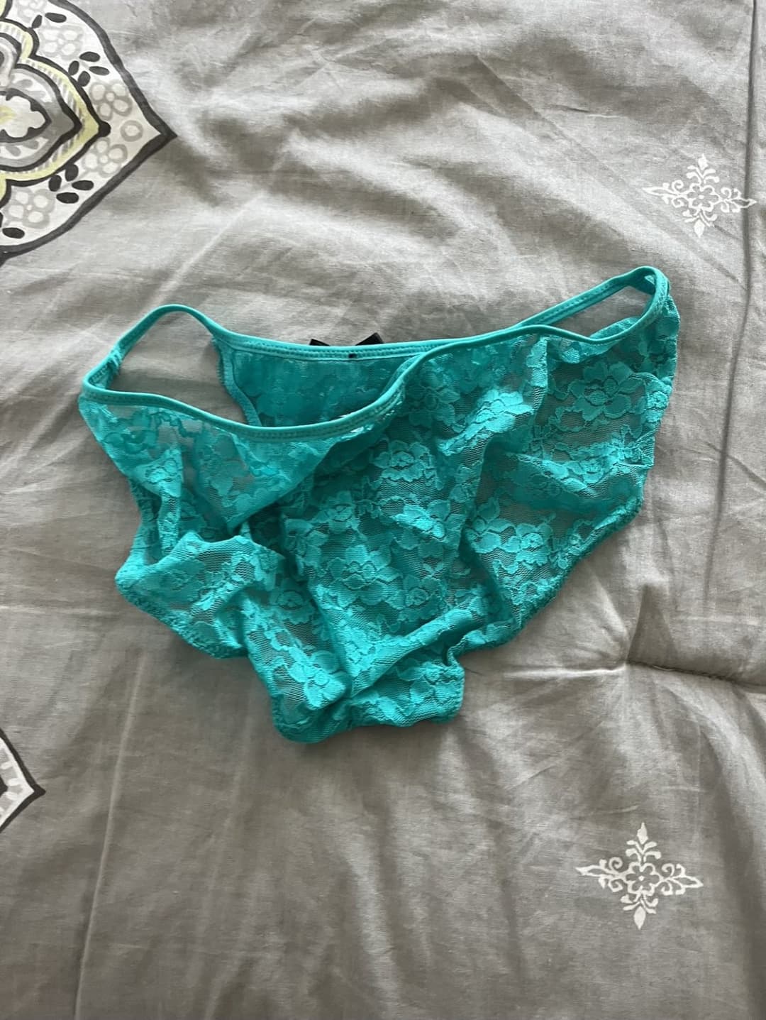 Jizzed 1000th to my roomate GF lingerie pics until I found her lingerie