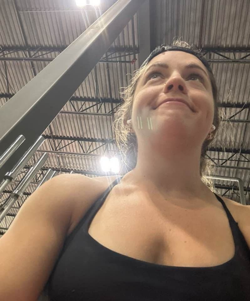 Sexy KIK slut shows off her fit body