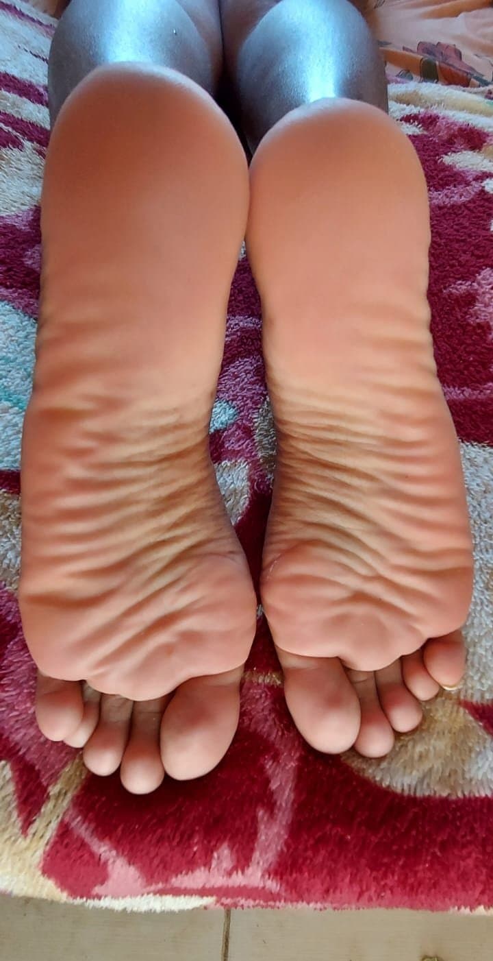 Goddess Isa footjob feet