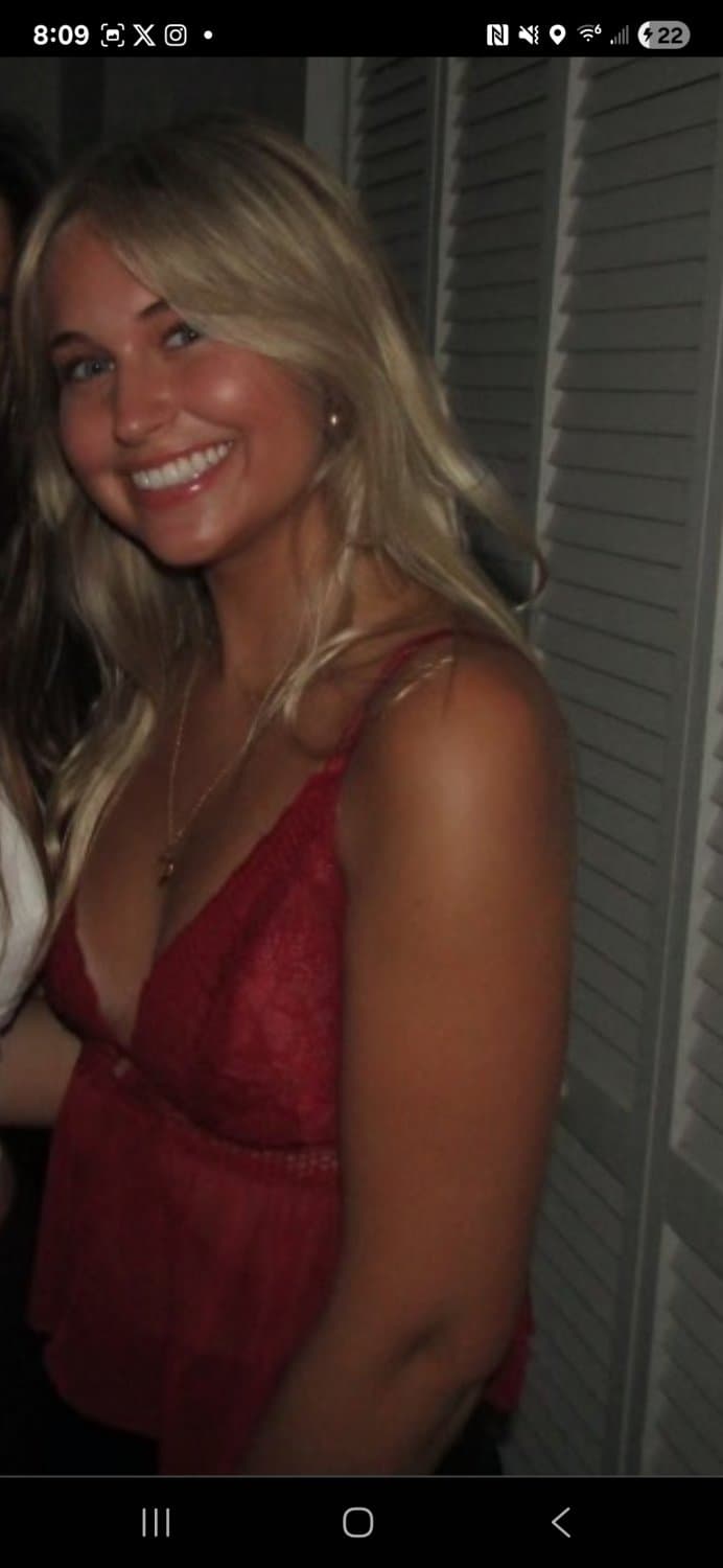 Hot 20yr collage girl tessa with sexy smile and rockin body