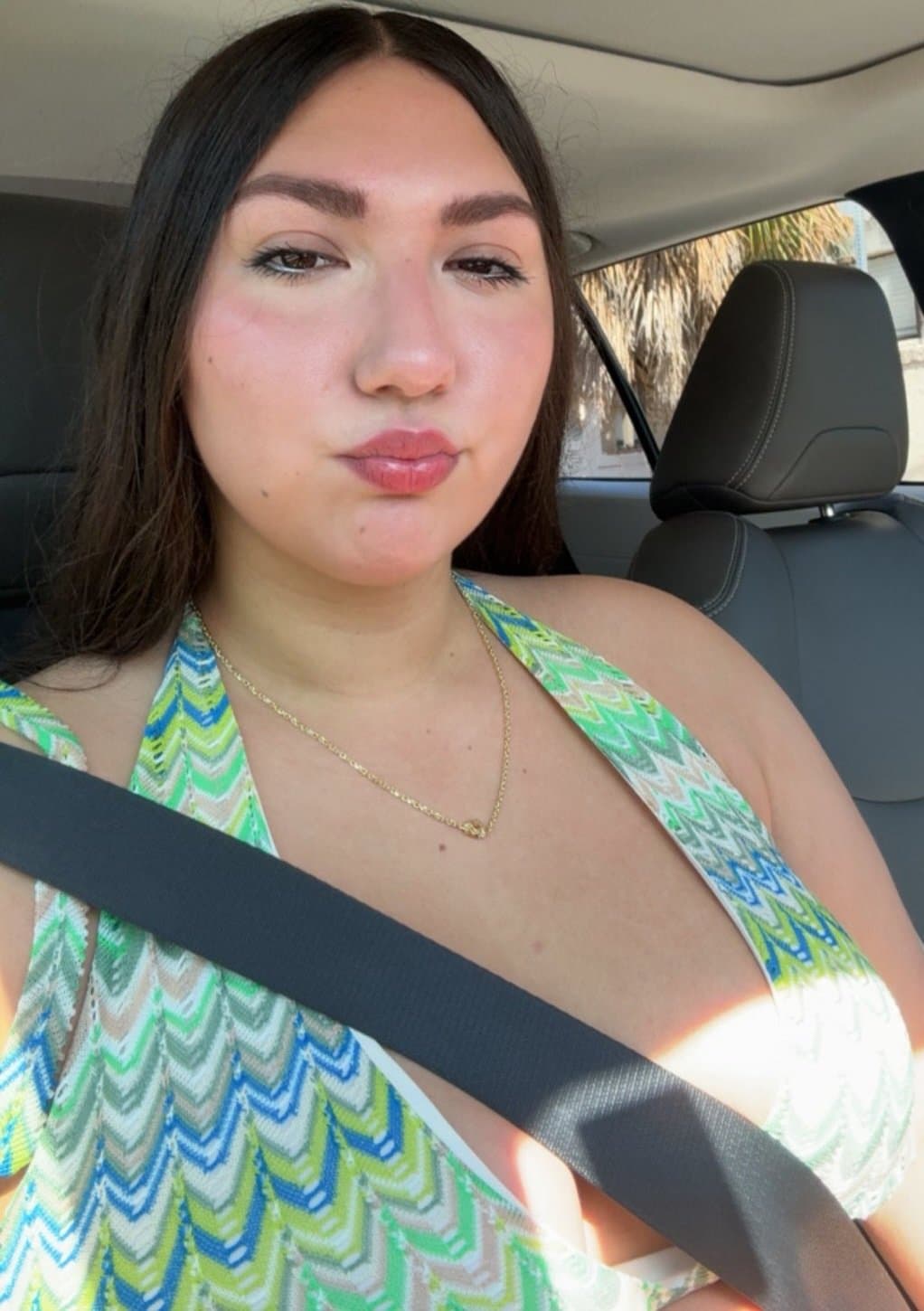 Request.. 22yr old - Texas Driver Girl.. <> Uber Driver.. <> Loves teasing with her perfect Big??