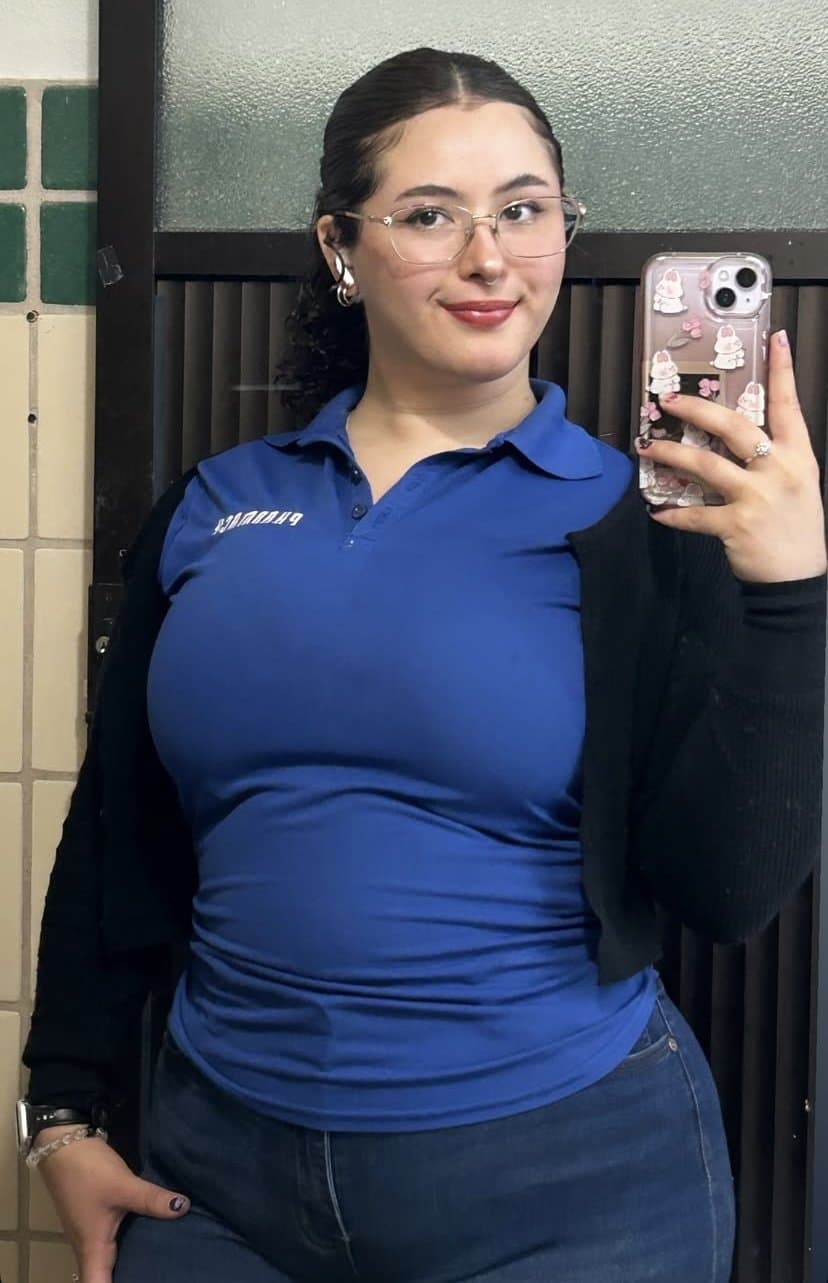 Click to view full size Zorra de buen cuerpo calienta a todos mostrando su enorme culote en bikini