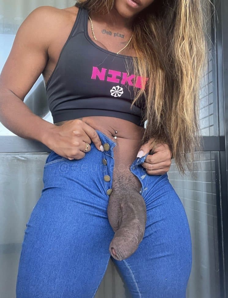 Mimosa patty et sa grosse bite noire qui jute??