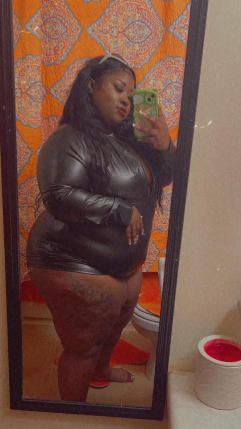 THICK HUGE CHOCOLATE SEXY CHUNKY EBONY SSBBW BBW BIG OLE JUICY ASS GOONER MATERIAL