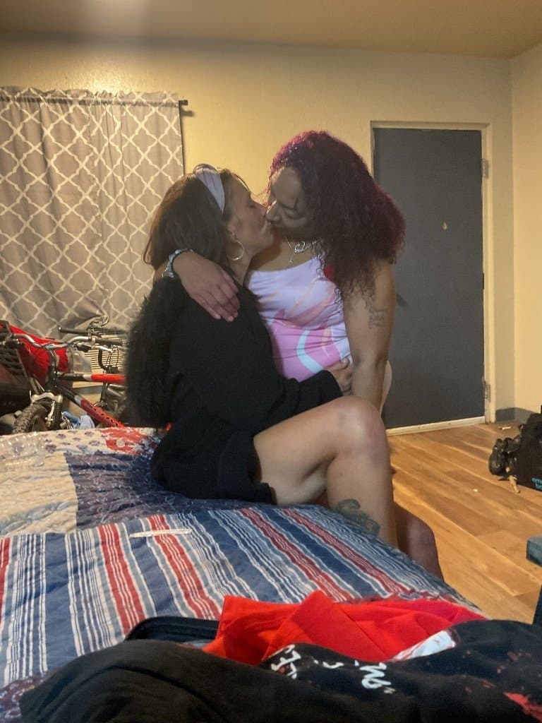 Freaky ass mature ebony cougar mom gets her phone leaked by iPhone repair guy